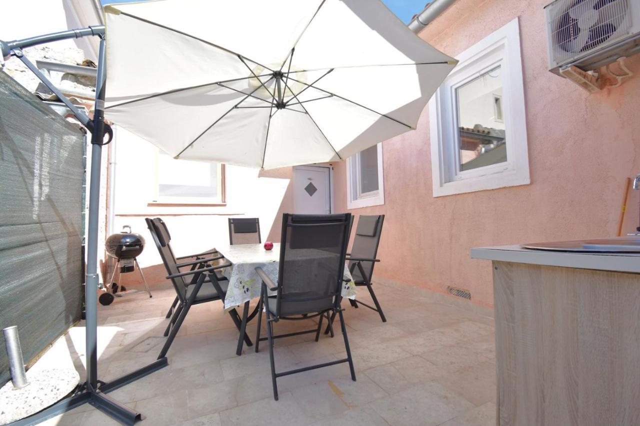 City Centre Apartment With Terrace 2 Pula Exterior photo